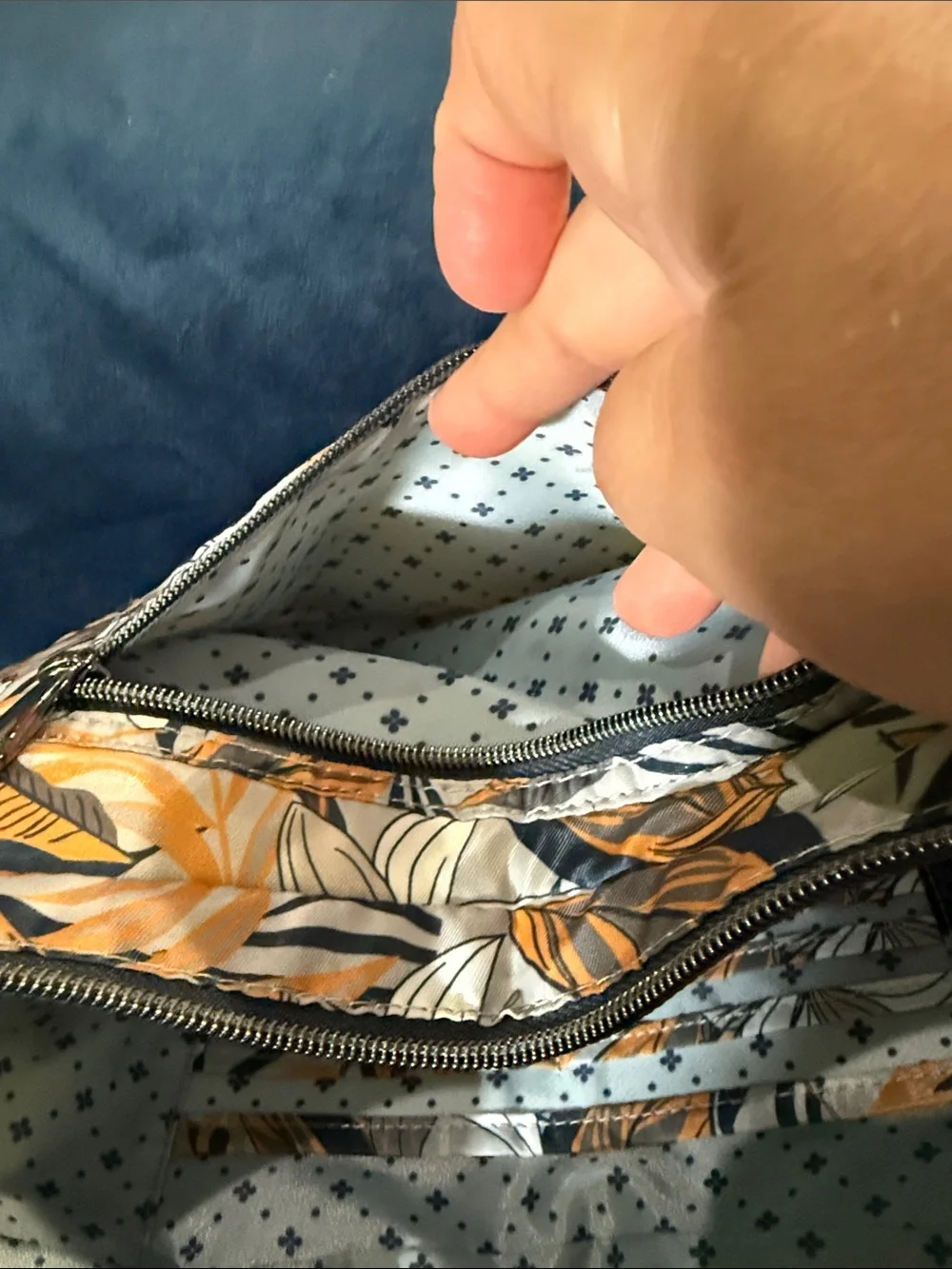 Lug boomerang Crossbody organizing handbag